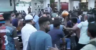 নাটোরে তেল সরবরাহকে কেন্দ্র করে উত্তেজনা-সংঘর্ষ